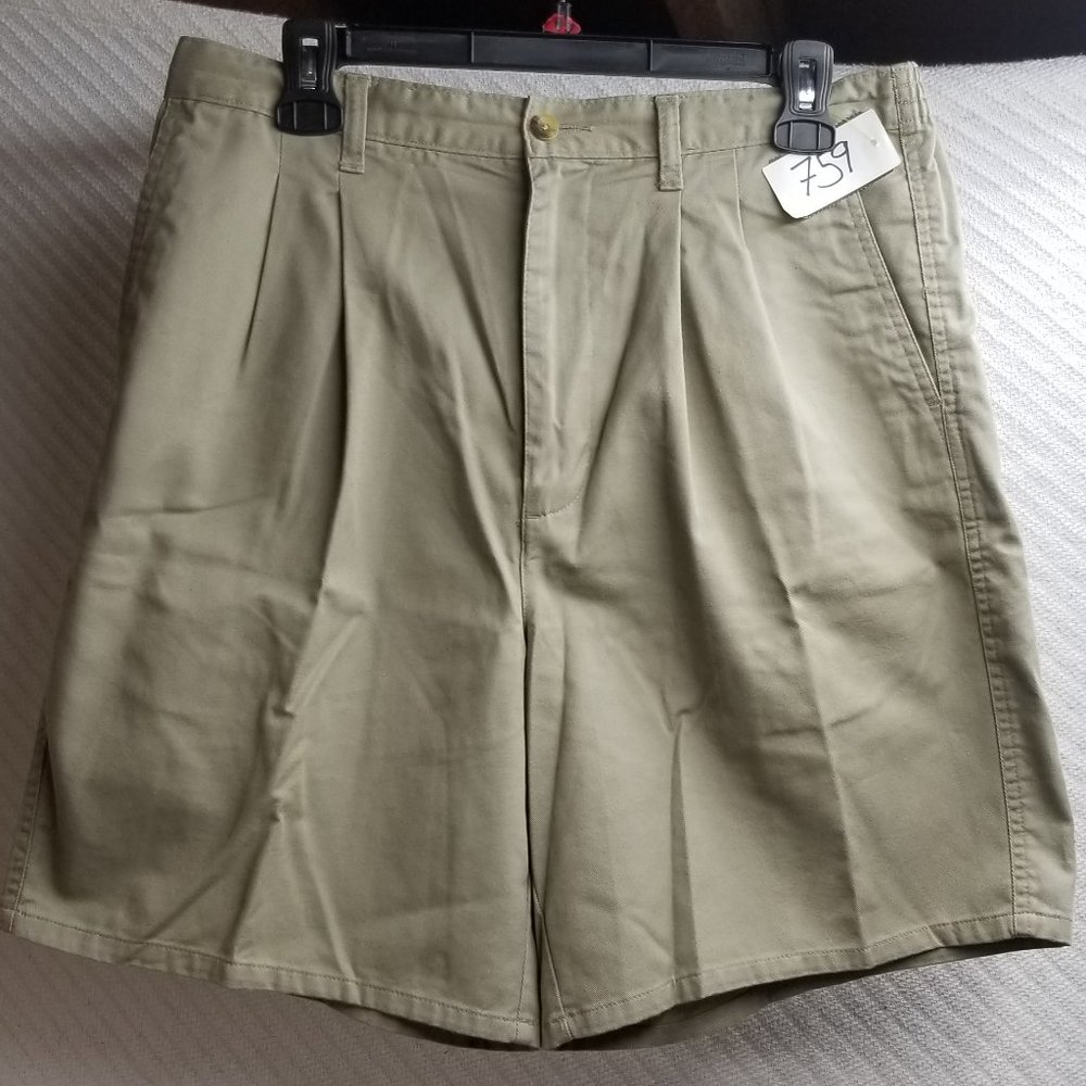 759 - David Taylor 34W Flat Front Shorts